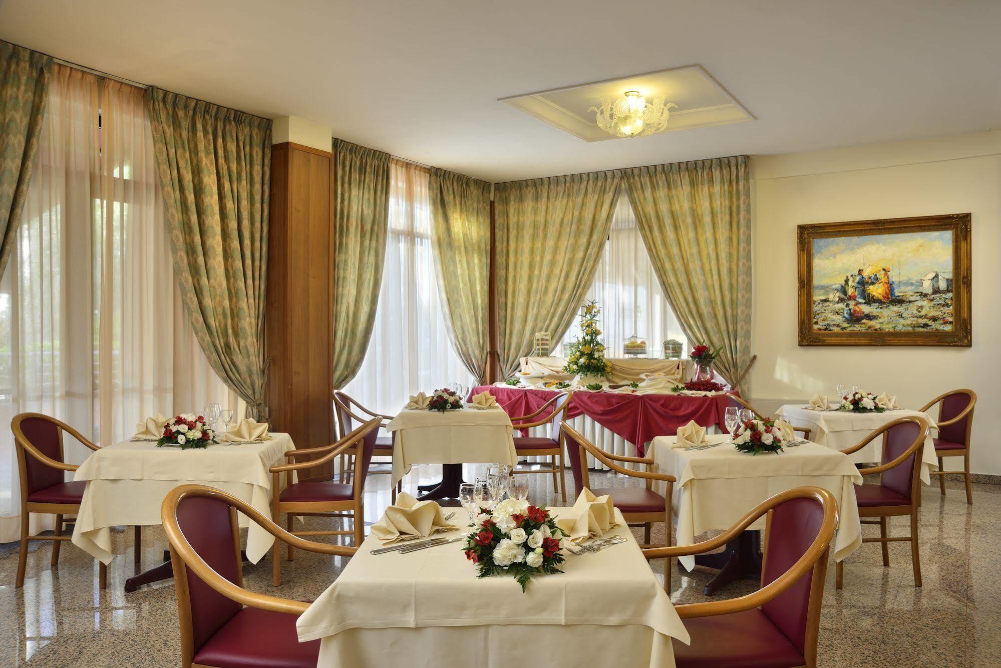 Hotel Rossini Pesaro Esterno foto