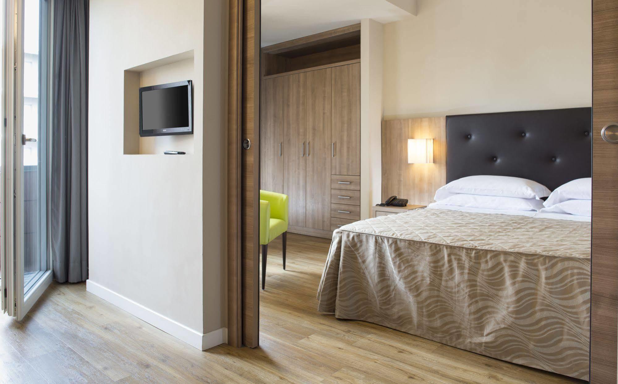 Hotel Rossini Pesaro Esterno foto