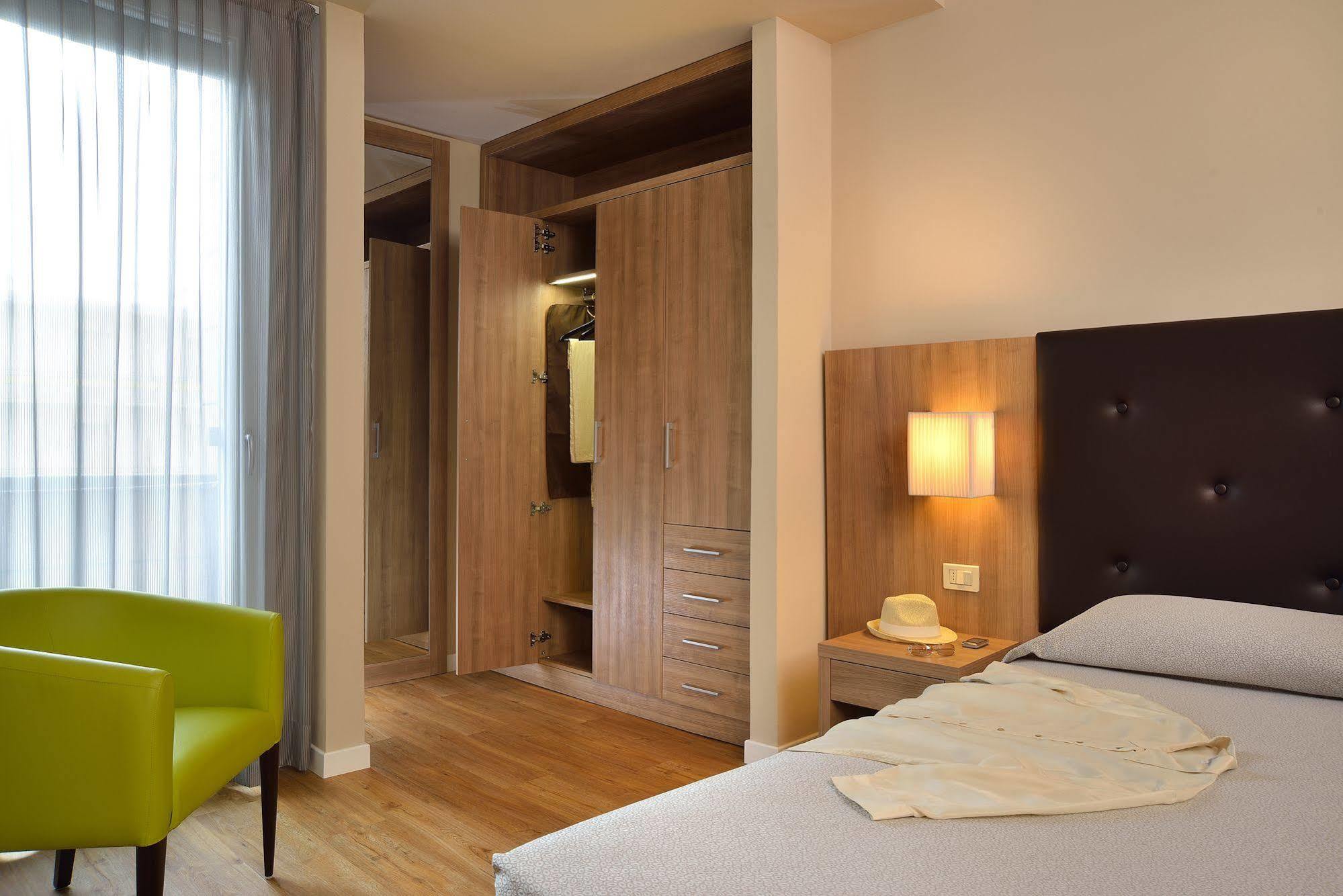 Hotel Rossini Pesaro Esterno foto