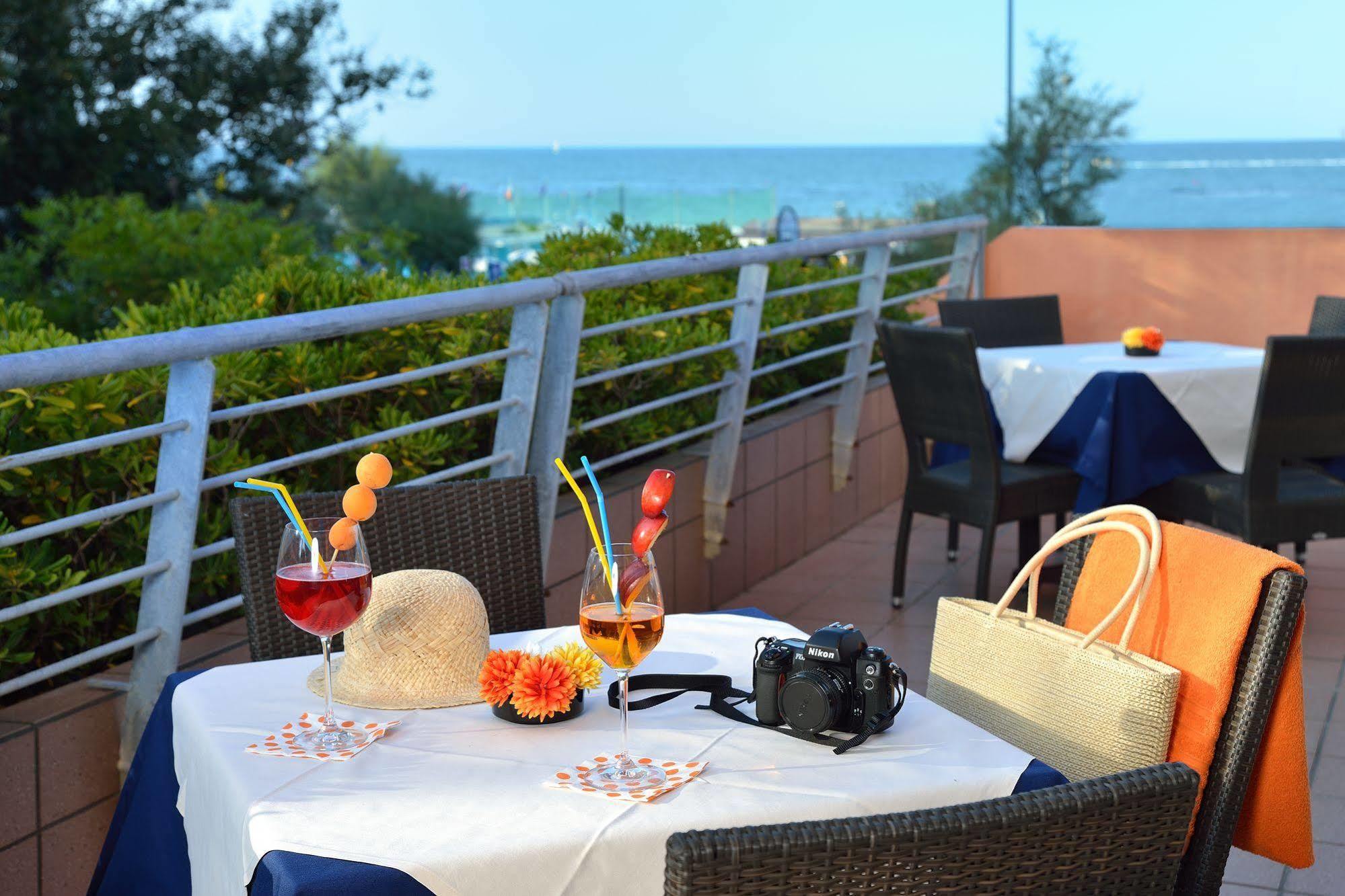 Hotel Rossini Pesaro Esterno foto